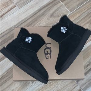 ✨ GEM BUTTON UGGS ✨